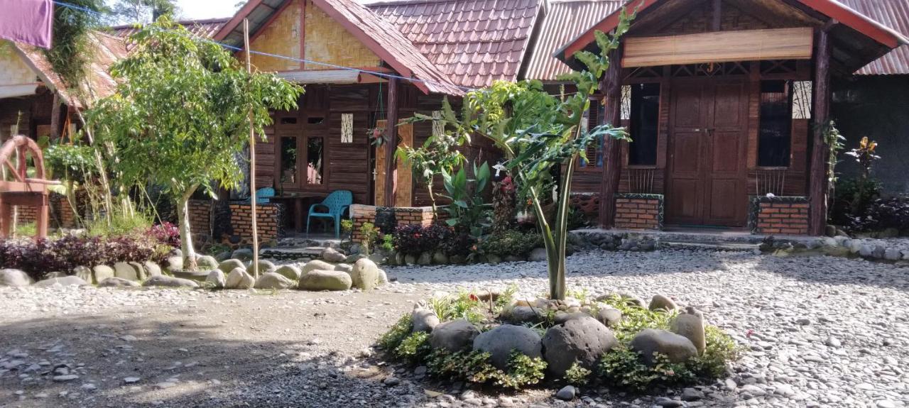 Lucky Bamboo'Bungalows-Resto And Orangutan Jungle Trekking Tours Букіт-Лаванґ Екстер'єр фото