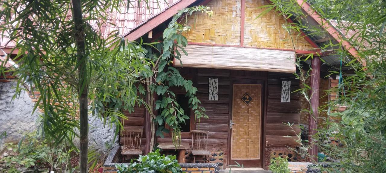Lucky Bamboo'Bungalows-Resto And Orangutan Jungle Trekking Tours Букіт-Лаванґ Екстер'єр фото