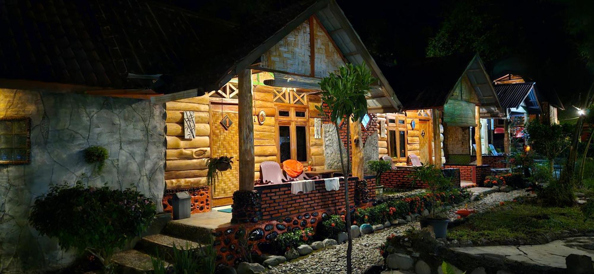 Lucky Bamboo'Bungalows-Resto And Orangutan Jungle Trekking Tours Букіт-Лаванґ Екстер'єр фото