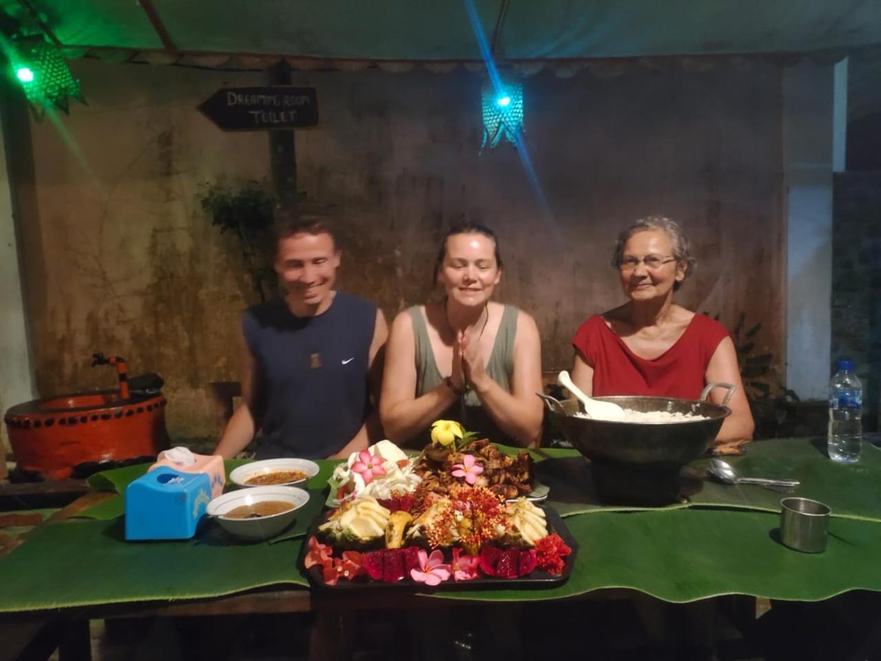 Lucky Bamboo'Bungalows-Resto And Orangutan Jungle Trekking Tours Букіт-Лаванґ Екстер'єр фото