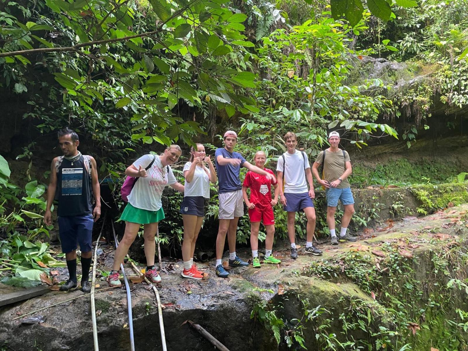 Lucky Bamboo'Bungalows-Resto And Orangutan Jungle Trekking Tours Букіт-Лаванґ Екстер'єр фото